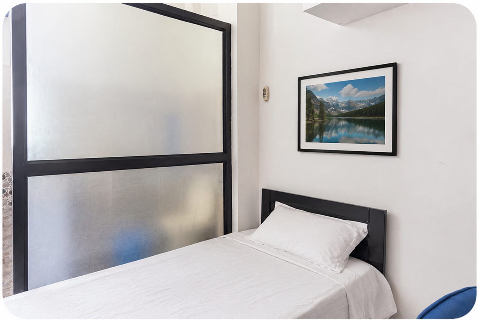 Budget AC Room | Private Bathroom | WiFi | Dwarka